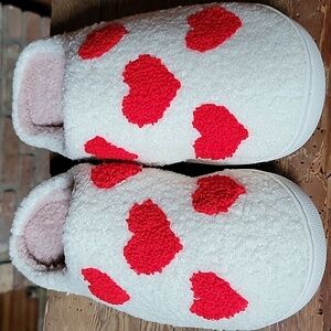 HEART PLUSH SLIPPERS